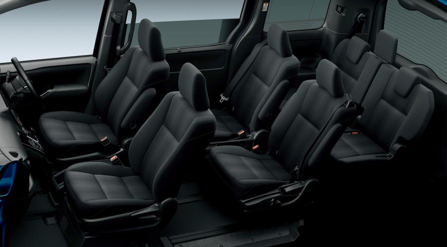 Интерьер Toyota Noah Si Hybrid 2017 года  (фото 5 из 10)